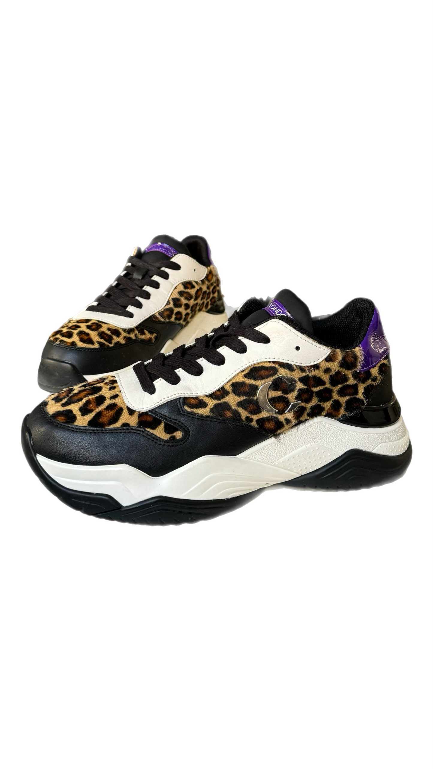 CRIME LONDON Snickers